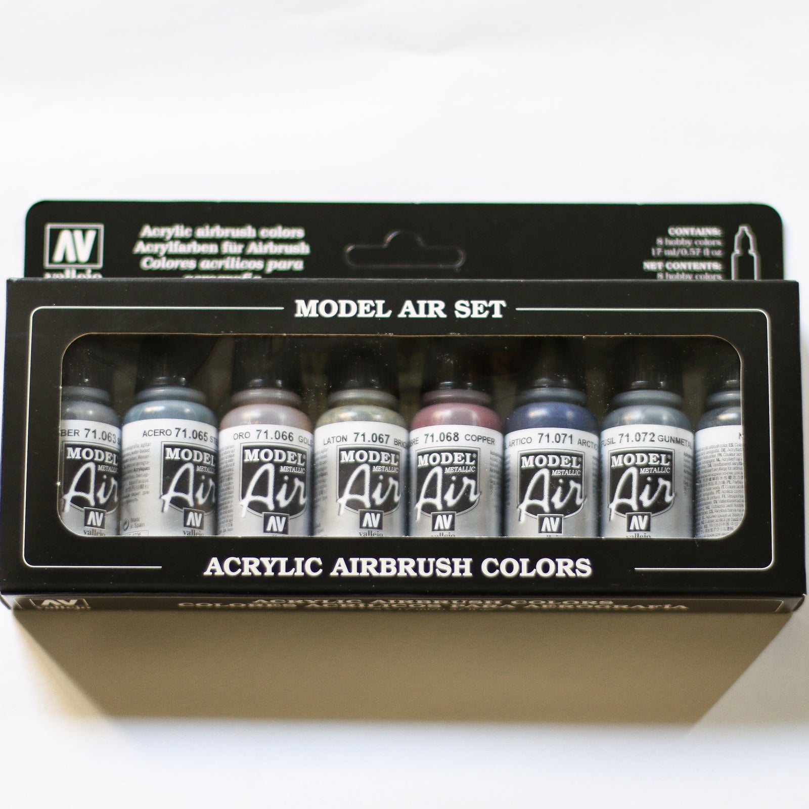 Acrylicos Vallejo Metallic Colors Model Air Paint Set, 1/2 Fl. oz. Bottles, 8 Colors