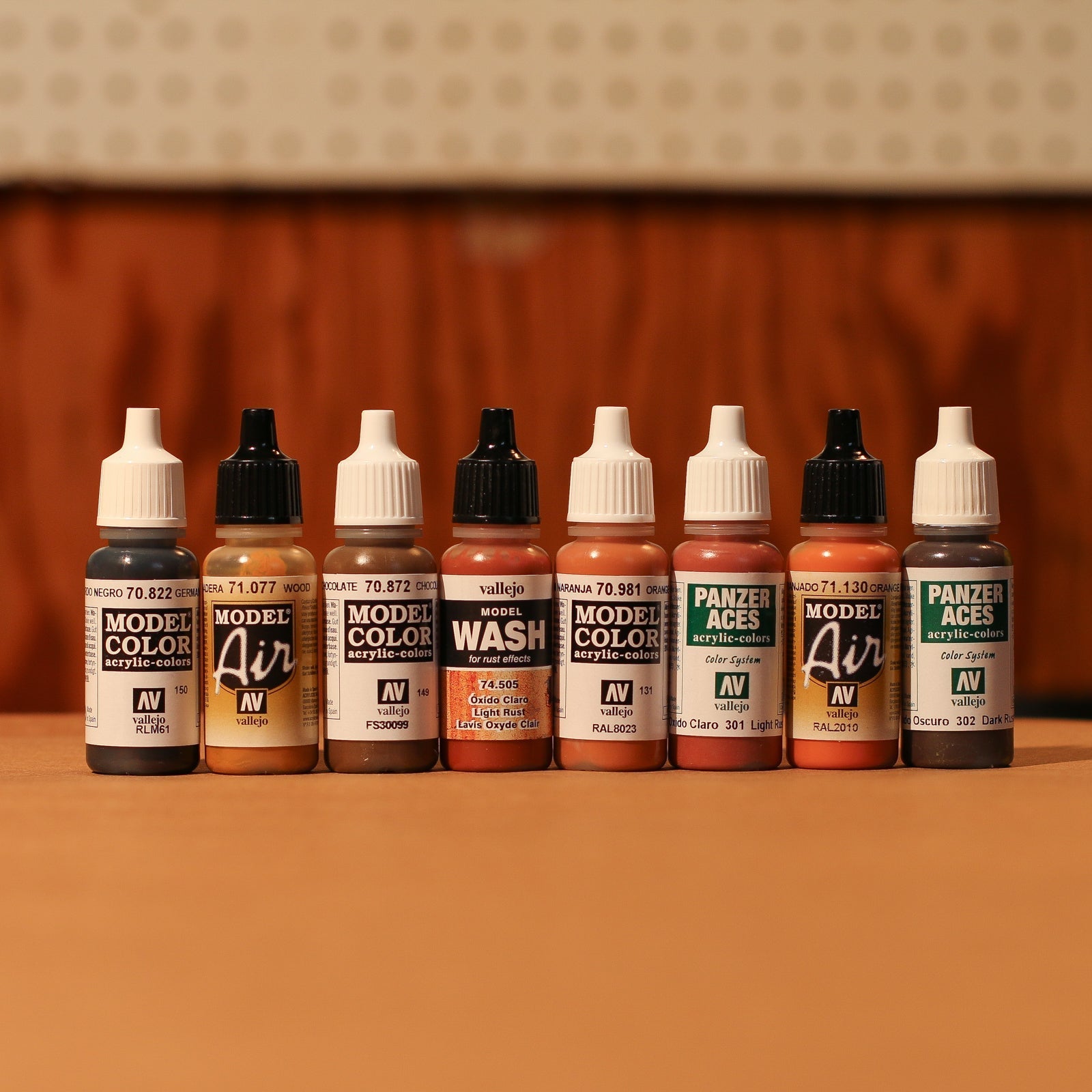Acrylicos Vallejo Rust, Stain & Streaking, Model Air Paint Set, 1/2 Fl. oz. Bottles, 8 Colors - Micro - Mark Acrylic Airbrush Paint