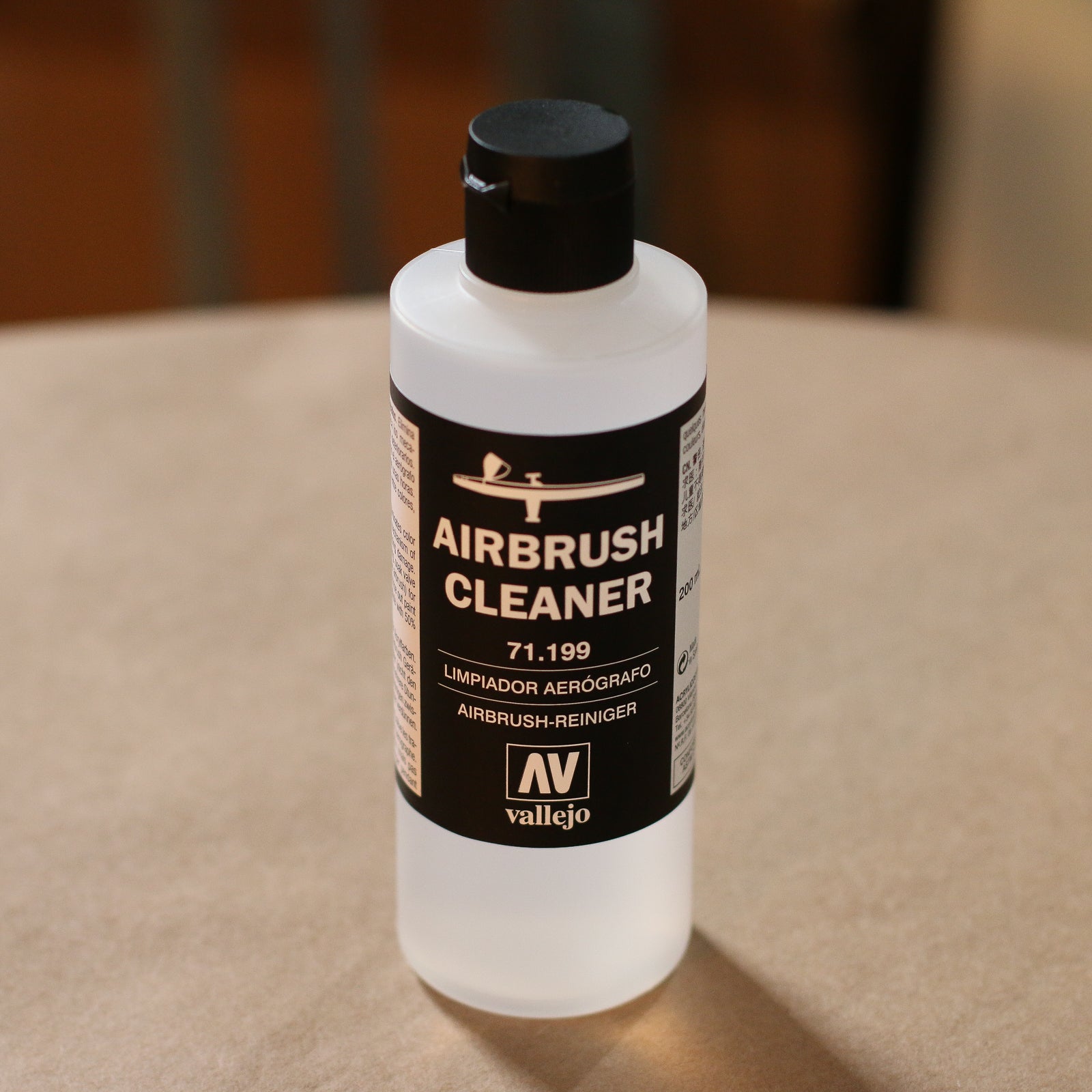 Airbrush Cleaner for Water - Base Paints, 400ml (13.5 liquid oz) Acrylicos Vallejo