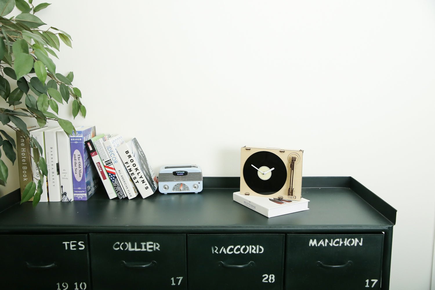 Augustree Turntable Clock Wooden Model Kit - Micro - Mark Scale Model Kits