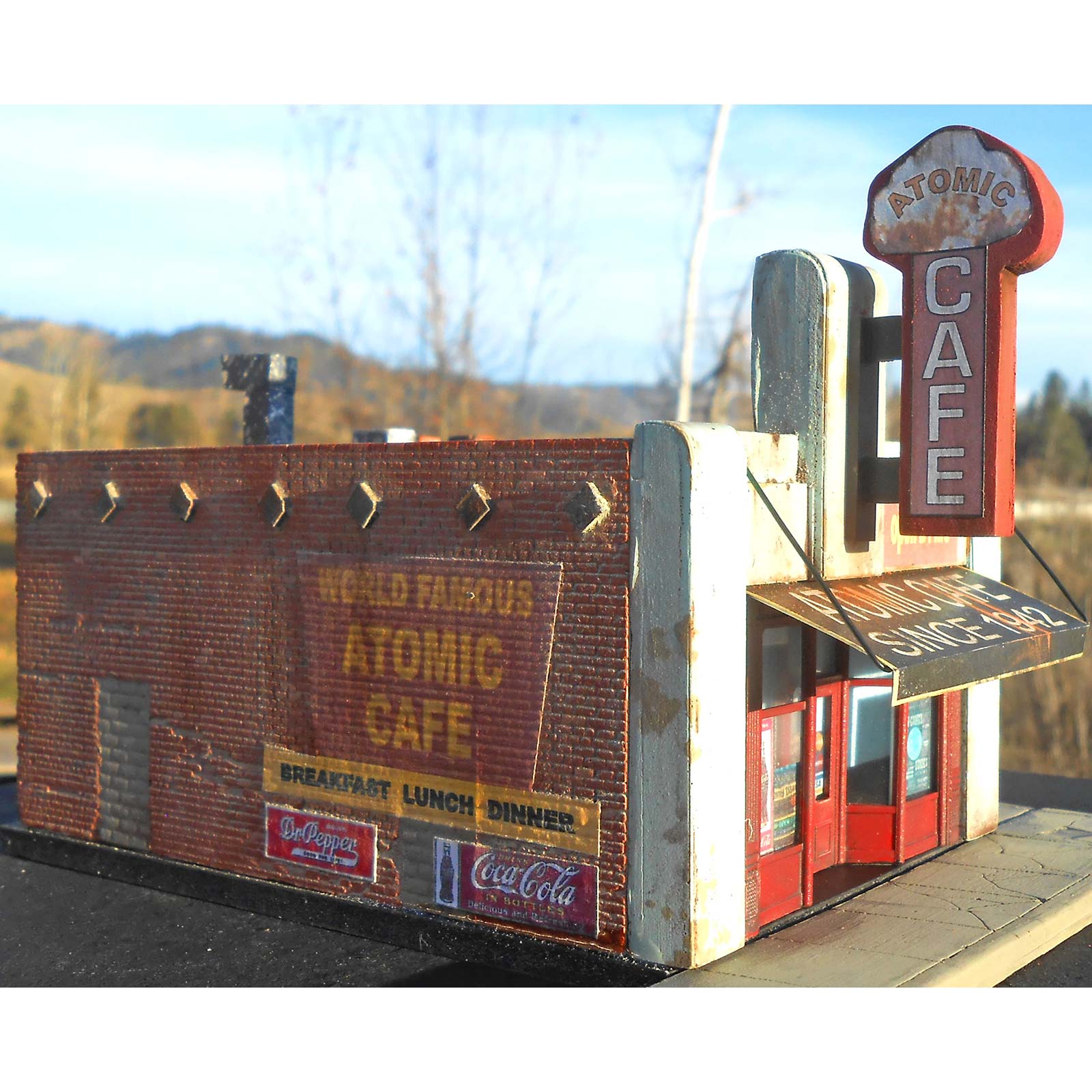 Downtown Deco "The Atomic Cafe" Structure Kit, O Scale