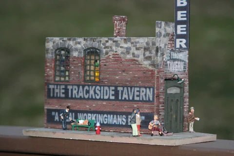Downtown Deco Trackside Tavern Kit, HO Scale