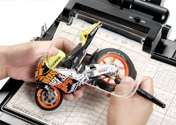 Tamiya Work Station w/Magnifying Lens - Micro - Mark Magnifiers