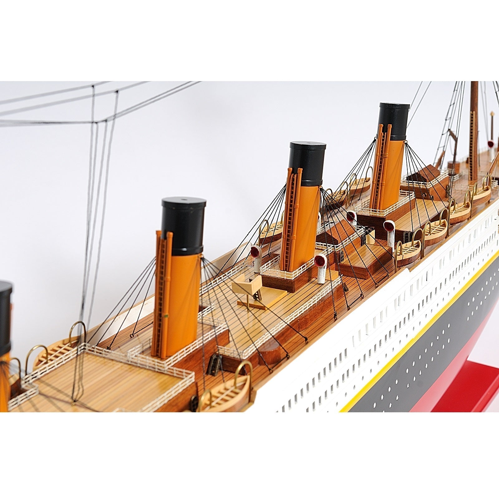 Titanic Painted XL, Fully Assembled - Micro - Mark Pre - Built