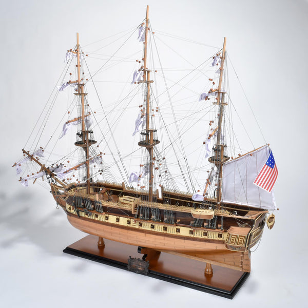 （地域限定）USS Constitution ヴィンテージハンドメイド　模型船 uss-constitution-fully-