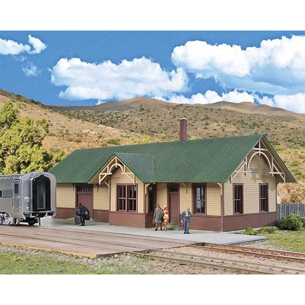 Walthers Cornerstone HO Scale Union Pacific Style Depot Kit