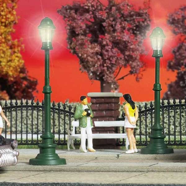 Walthers SceneMaster Small Streetlights, HO Scale, Package of 2