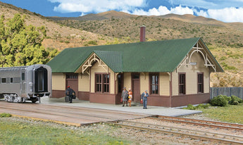 WalthersCornerstone HO Scale Union Pacific® - Style Depot Kit