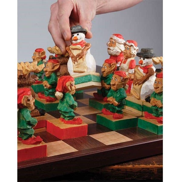 Libro Tallado en madera de un juego de ajedrez navideño, de Dwayne Gosnell